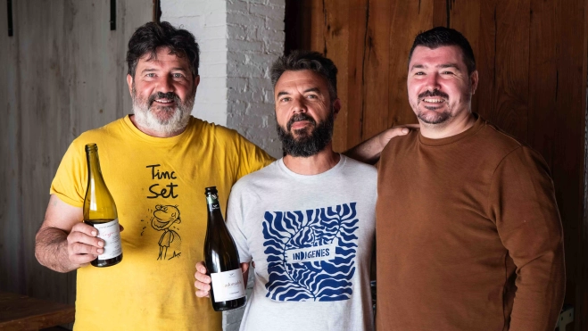 Toni Carbó, Ramón Jané y Òscar Soneira en el podcast 'Vino y Mantel'/ÒSCAR GIL