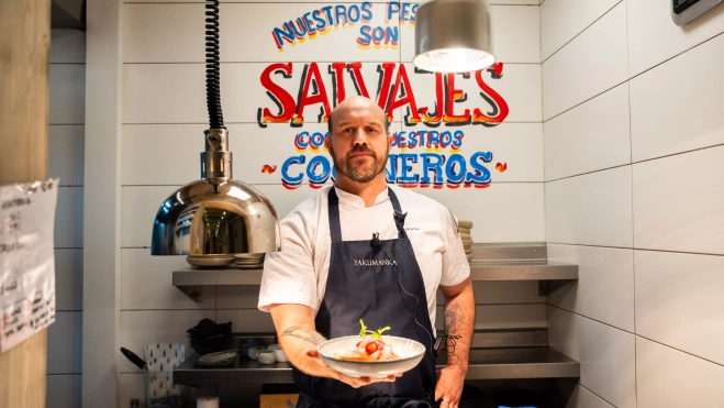 El chef Tomás de la Paz en el restaurante Yakumanka (Barcelona) / Luis Miguel Añón