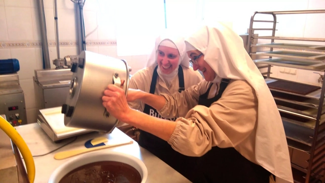 Las monjas clarisas elaborando sus chocolates / Foto: redes sociales