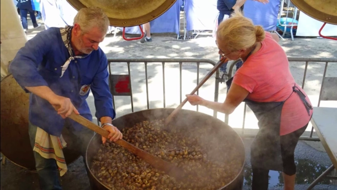 'Collistes' preparando caracoles en l'Aplec del Caragol / Foto: Fecoll