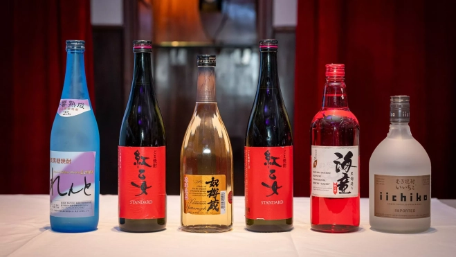 Diversas botellas de shōchū japonés / Foto cedida