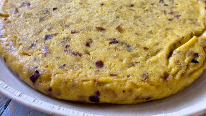 La tortilla de patatas y cebolla de La Martinuca / Foto: Iker Morán