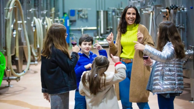 Visita con niños en la bodega Monte La Reina / Foto cedida