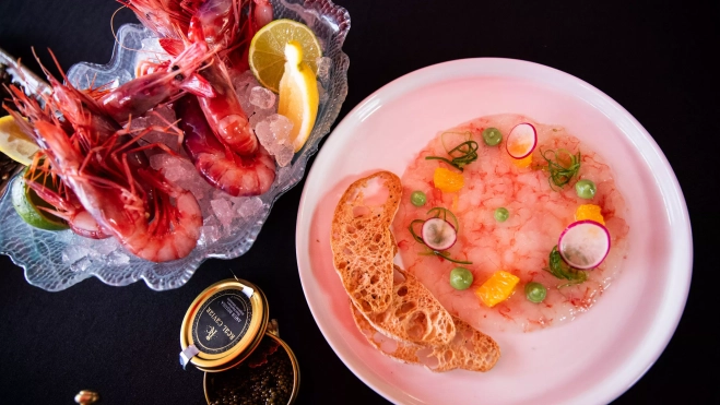 Carpaccio de gamba roja de playa en Shôko (Barcelona) / GALA ESPÍN