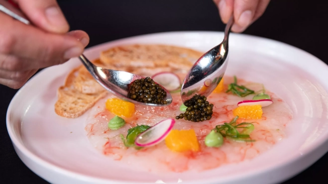 Carpaccio de gamba roja de playa en Shôko (Barcelona) / GALA ESPÍN