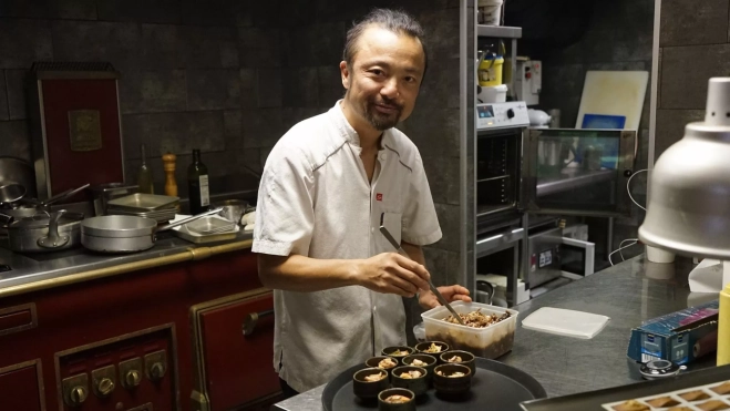 El chef Masashi Iijima en la cocina de Le 5ème Péché / Foto: Yolanda Cardo