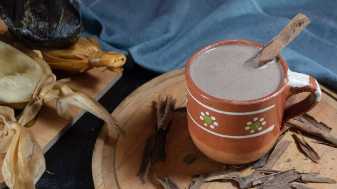 Vaso de atole, bebida tradicional de México / Foto: Canva