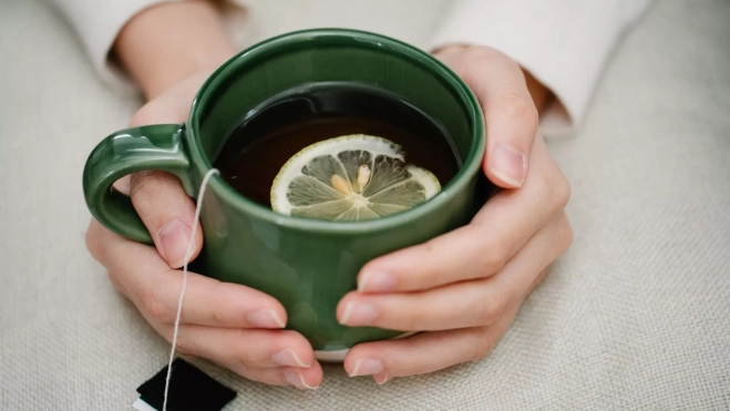 Persona tomando un té / Foto: Canva