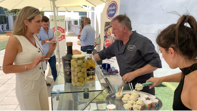 Los helados de aceituna de Obrador Helados Estepa/ Foto: EFE/ Fermín Cabanillas