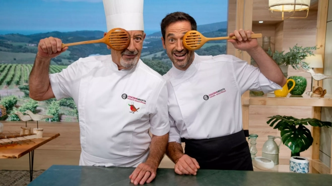 Karlos y Joseba Arguiñano en ‘Cocina abierta de Karlos Arguiñano’ / Foto cedida Atresmedia