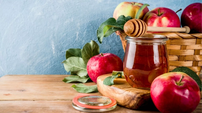 Manzana y tarro de miel para la celebración de Rosh Hashaná / Foto: Canva