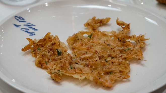 La tortilla de camarones del restaurante El Faro de Cádiz / Foto: Txaber Allué