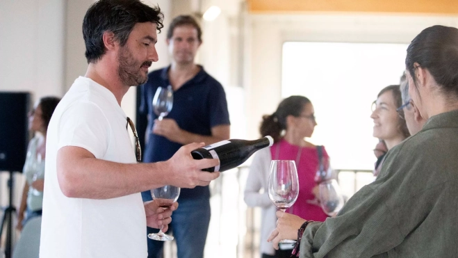 Fernando Grajales en la bodega Dosterras en el Priorat / Foto: Jordi Gatell / Cordegat