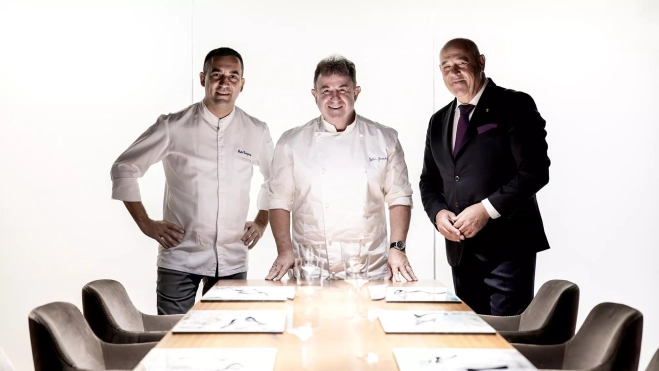 Los chefs Paolo Casagrande y Martín Berasategui y el jefe de sala Carles Ibáñez / Cedida