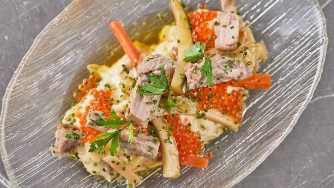 Ensaladilla rusa con akami de atún en el restaurante Eldelmar de Barcelona / Cedida