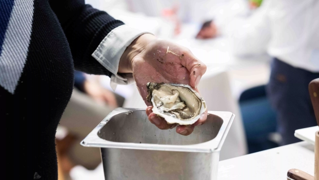 Ostra abierta en el stand de Garcimar en el Gastronomic Forum Barcelona / SIMÓN SÁNCHEZ