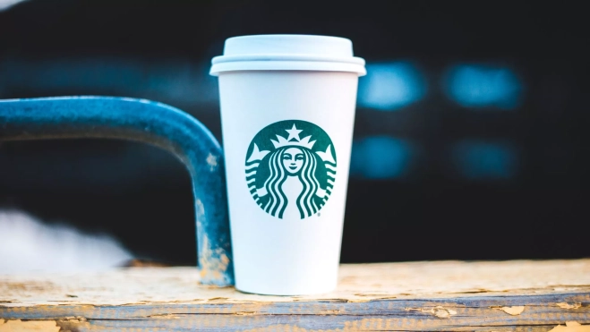 Vaso de Starbucks / Canva