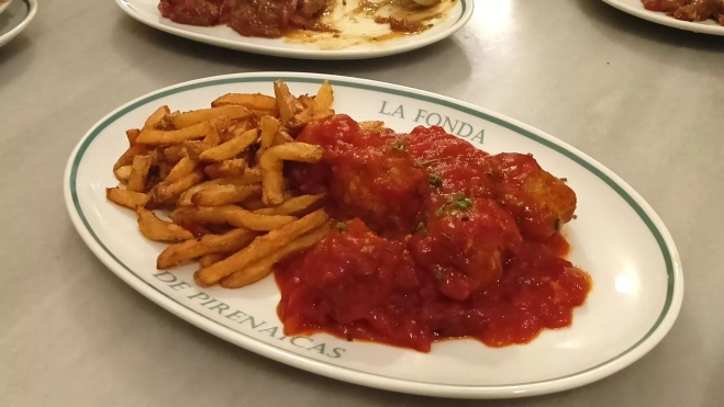 Albóndigas con salsa de tomate en La Fonda de Mantequerías Pirenaicas / Foto: Òscar Gómez