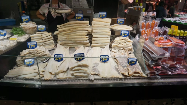 Una parada del mercado de La Boqueria en Barcelona / Canva