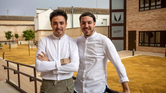 Los chefs Javier Sanz y Juan Sahuquillo del restaurante OBA- / Cedida @LaCheloProduction