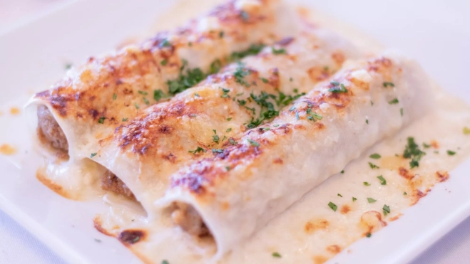 Plato de canelones de carne / Canva