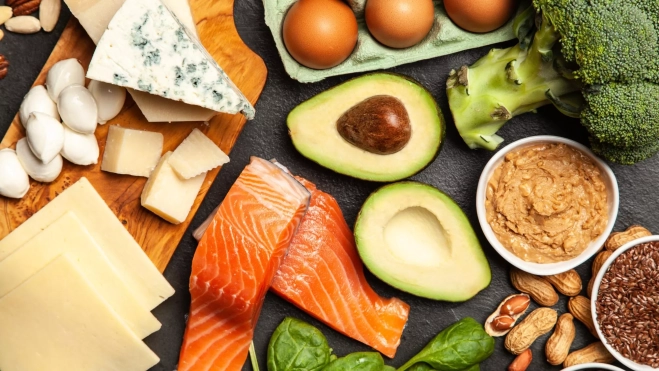 Ingredientes adecuados para una dieta cetogénica o keto / Canva