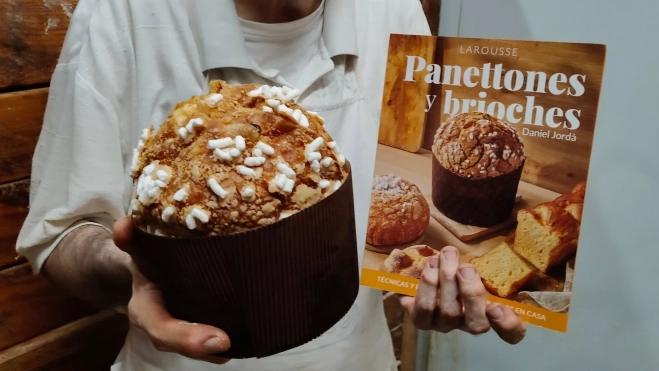 'Panettone' y libro de Daniel Jordà / Òscar Gómez