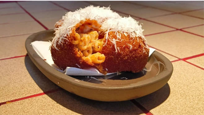 La croqueta de macarrones de Glug (Barcelona) / Òscar Gómez