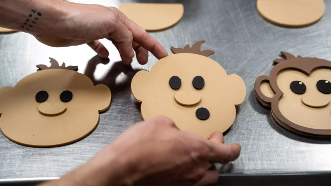 Montaje de la mona de Pascua de Lluc Crusellas / GALA ESPÍN Montaje de la mona de Pascua de Lluc Crusellas / GALA ESPÍN